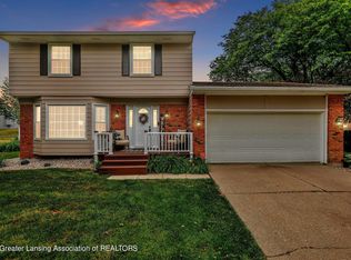 1024 Pickton Dr, Lansing, MI