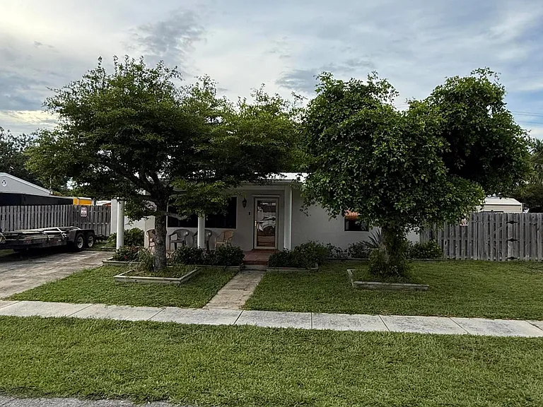 817 Elm Rd — Photo 15