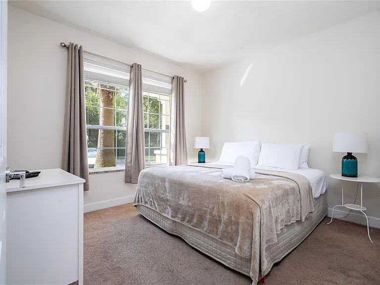 1615 Retreat Cir — Photo 23