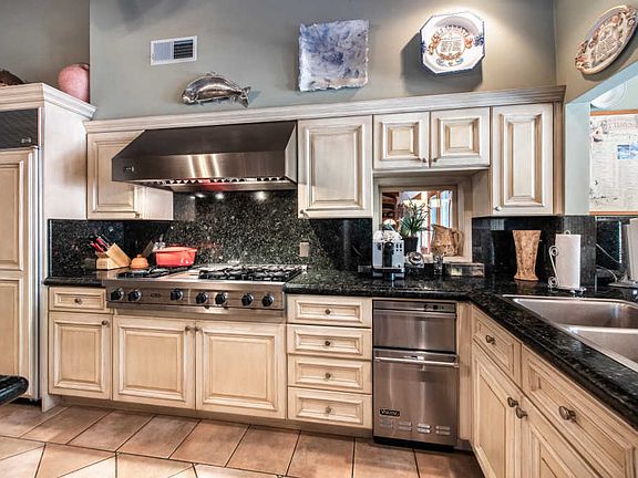 5th image of 2823 N Las Posas Cir