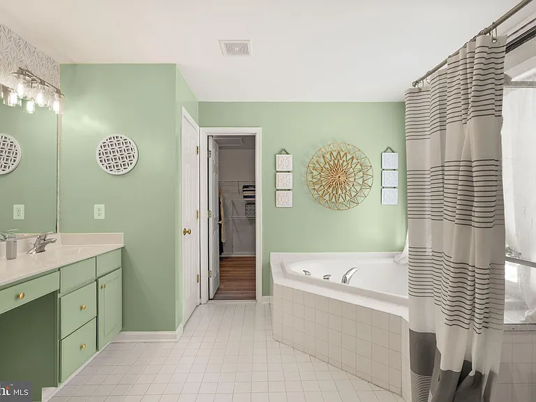 6050 Smooth Stone Pl — Photo 32