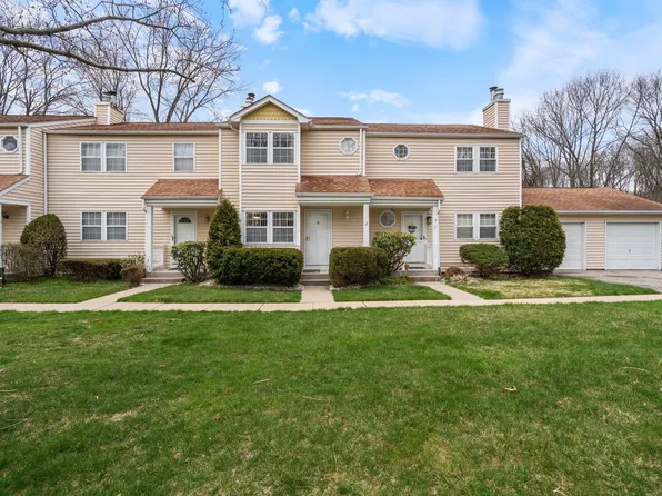 2 Smith Commons, Yaphank, NY 11980