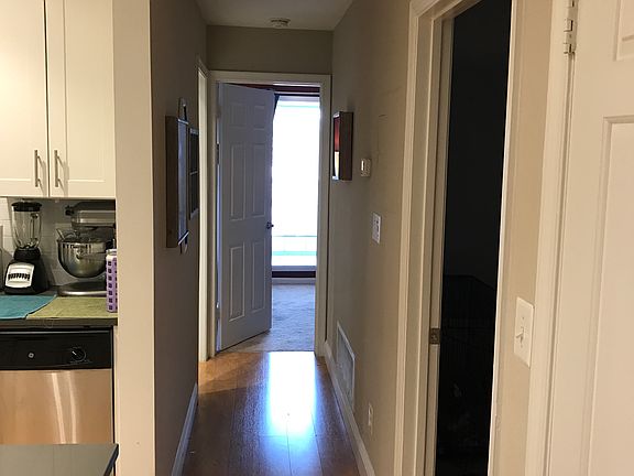 5th image of 1812 N Quinn St APT 425