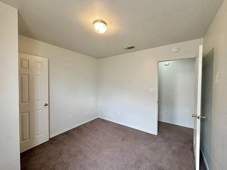 5003 John David Dr — Photo 11