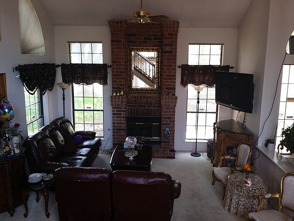 3rd image of 4437 Barwyn Ln