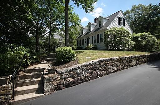 3rd image of 116 Hollis St