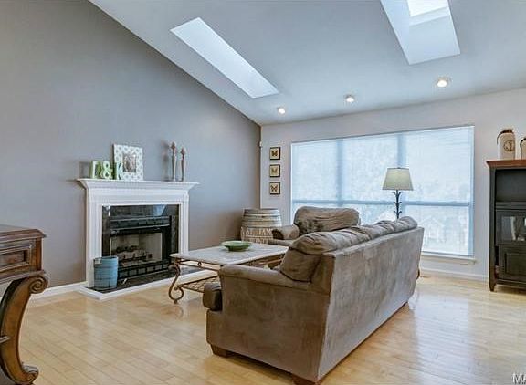 5th image of 315 Cove Landing Dr
