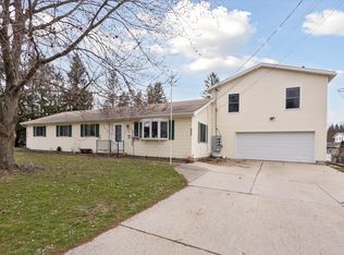 922 E Eureka St, Greenville, MI 48838