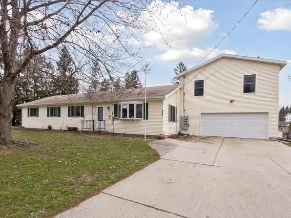 922 E Eureka St, Greenville, MI 48838