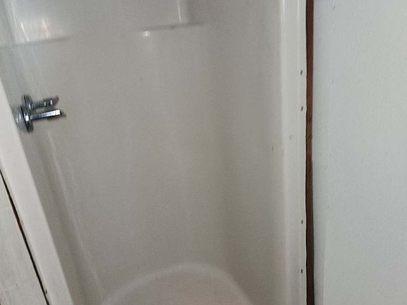 4th image of 40B 40 1/2 Central Ave