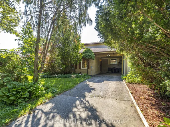 1704 Oberon Cres, Mississauga, ON L4X 2K8