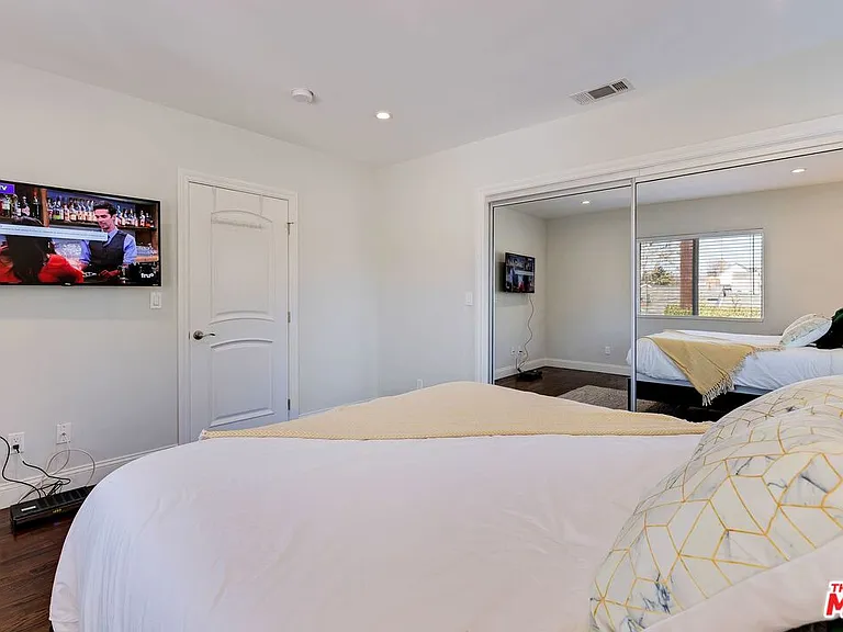 4411 Irvine Ave — Photo 20
