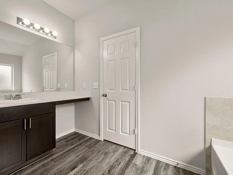 MASTER BATH ROOM, WITH STONE COUNTERTOPS!