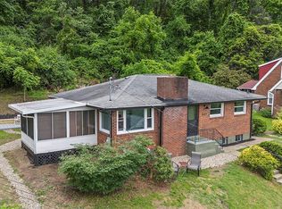 537 Edgewood Ave, West Mifflin, PA 15122