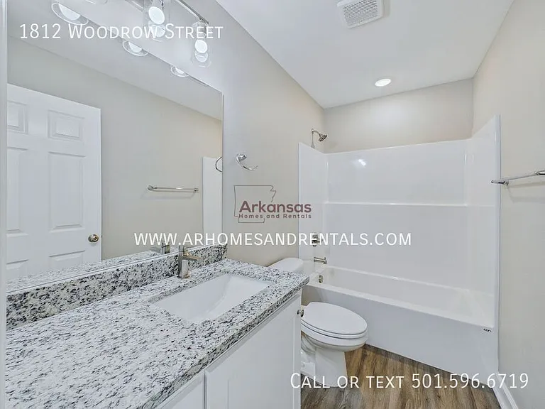 1812 S Woodrow St — Photo 6