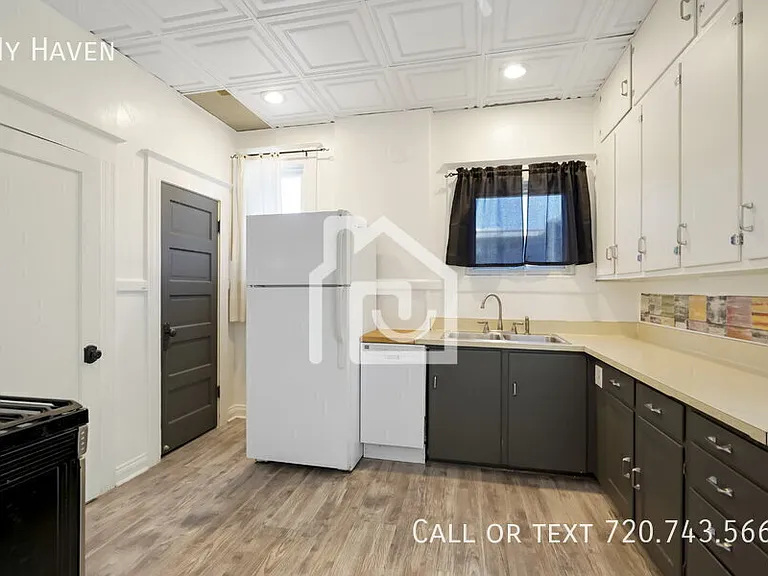 228 N Pearl St #1 — Photo 7