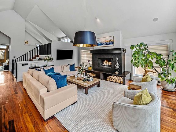 5th image of 23 Spring Willow Way SW
