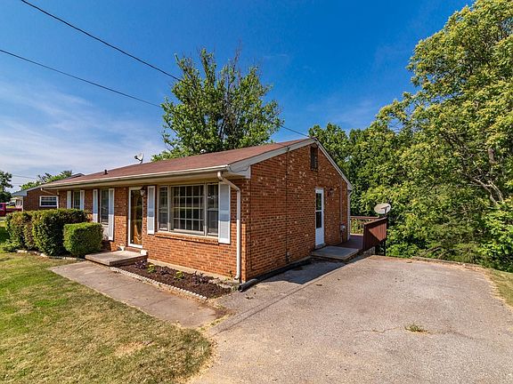 2nd image of 926 Emerald Dr