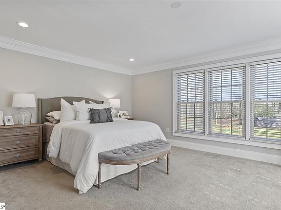4th image of 125 Meadow Wood Dr
