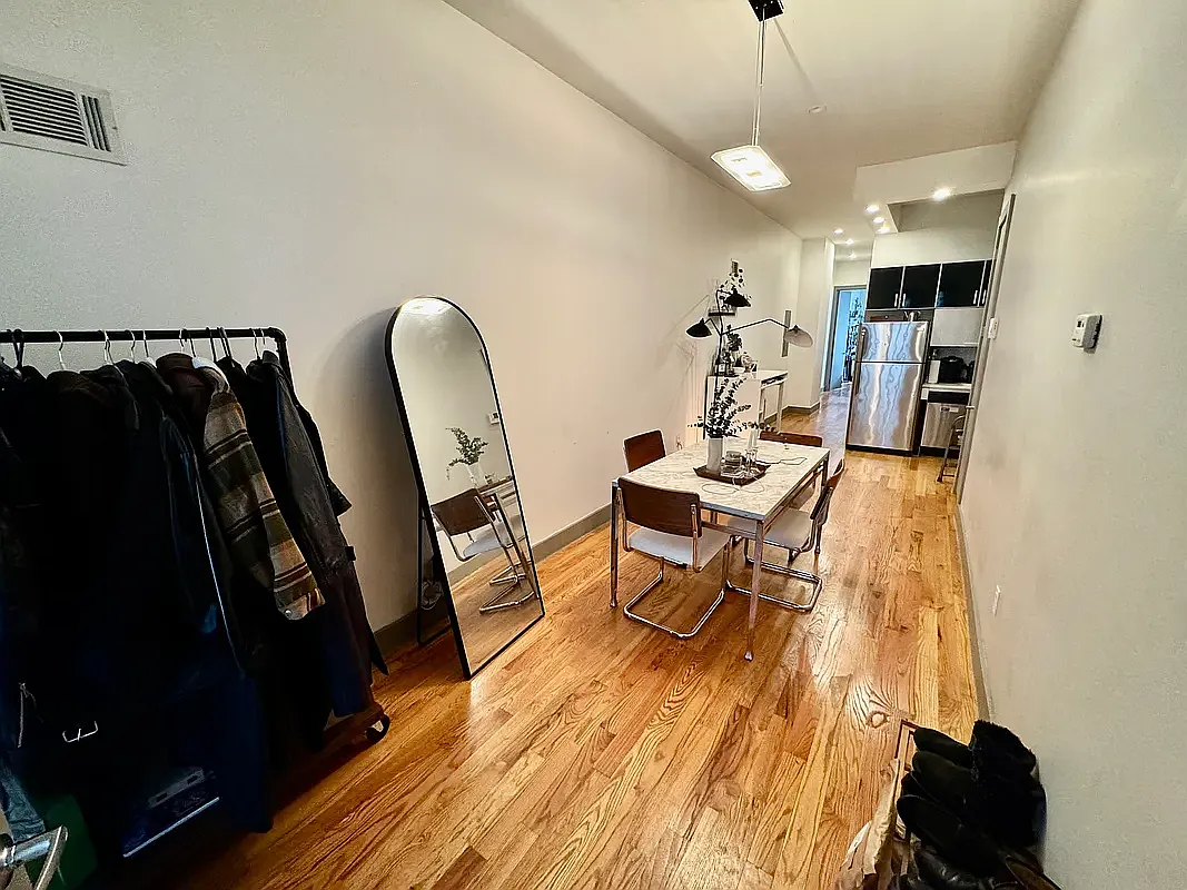 Building Photo - 76 George St #1B