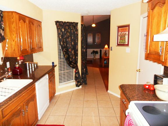 3rd image of 5112 Shoregate Sq
