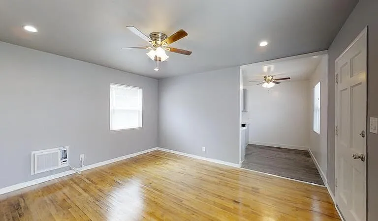 7016 1/2 Flight Ave — Photo 7