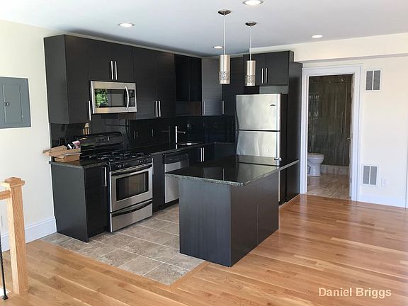 5th image of 1616 Beacon St #Penthouse