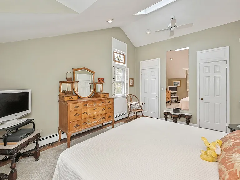 37 Indian Rd — Photo 20