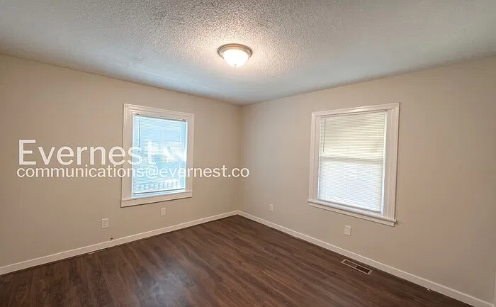 3 bed, 1.0 bath, 956 sqft, $1,395 — Photo 4