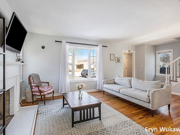 4th image of 1108 Lake Michigan Dr NW