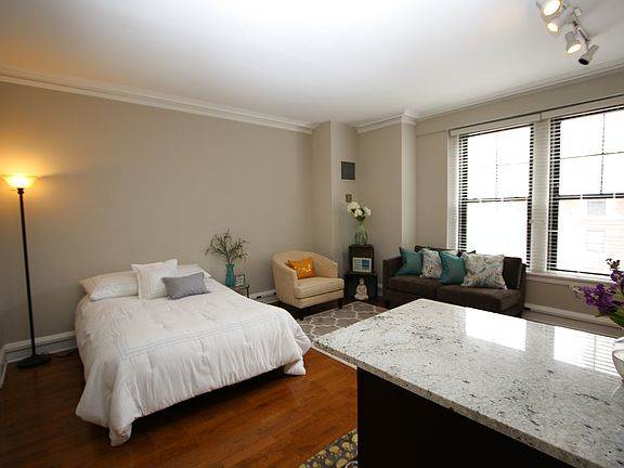 4th image of 415 W Belmont Ave #810