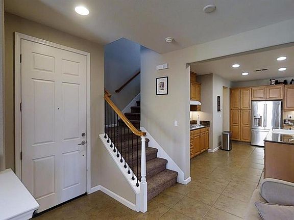 3rd image of 425 N Lafayette Ct