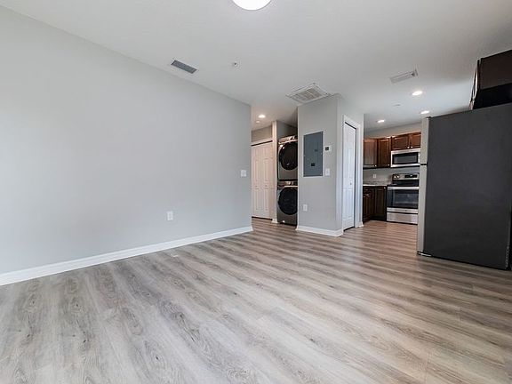 3rd image of 1210 Avenue Z SE #B