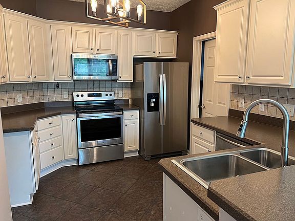 4th image of 33188 Fairport Dr
