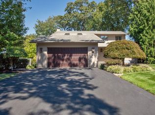 310 Meshanticut Valley Pkwy, Cranston, RI 02920