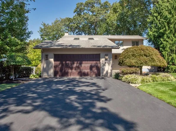 310 Meshanticut Valley Pkwy, Cranston, RI 02920