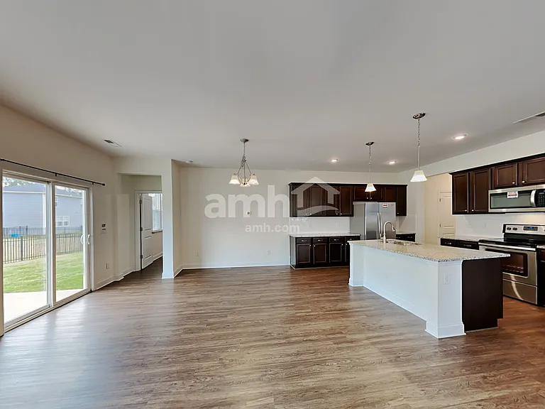 155 Gregory Dr — Photo 5