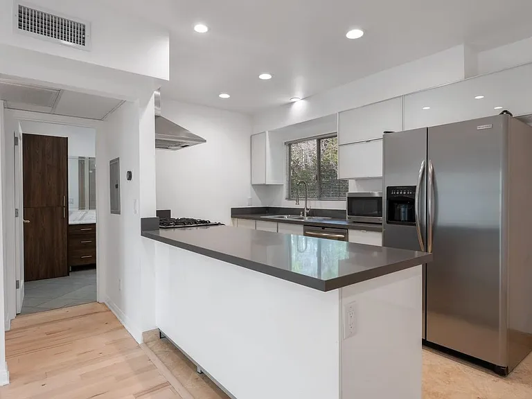 1148 N Clark St #3 — Photo 19