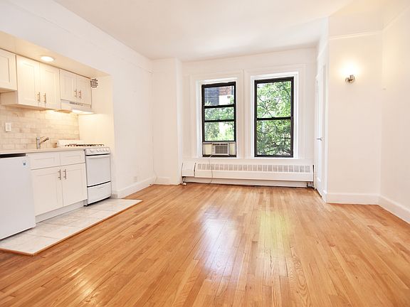 3rd image of 301 Amsterdam Ave #B1