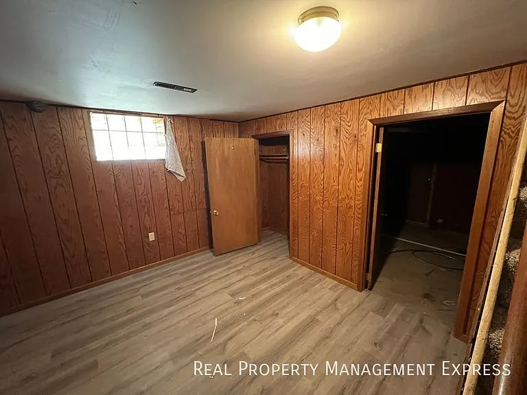 925 N Blauvelt Ave — Photo 15