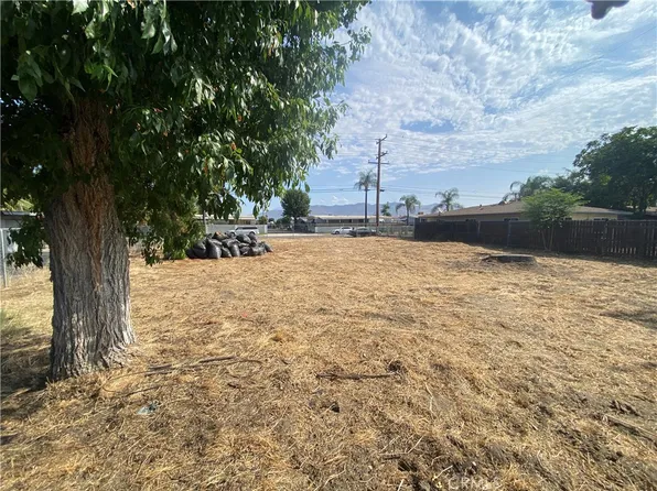 607 W Devonshire Ave #1, Hemet, CA 92543