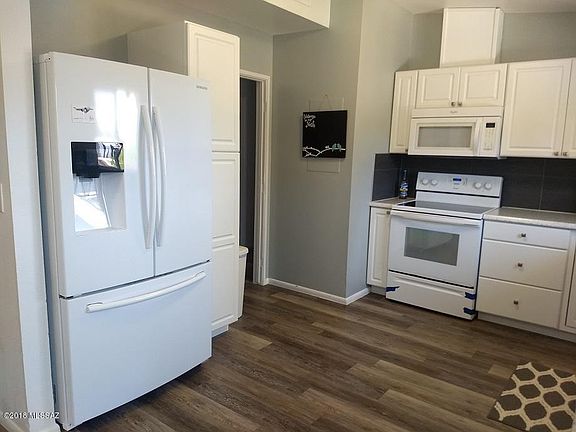 5th image of 204 E Avenue G