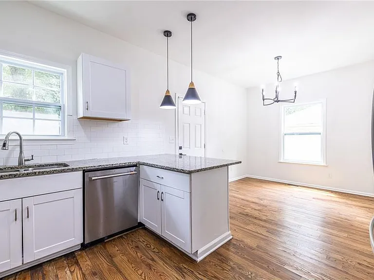 1146 Ira St SW — Photo 7