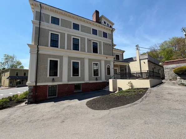 275 Broadway St, 275 Broadway #201, Methuen, MA 01844