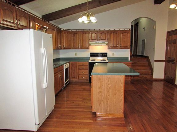 3rd image of 114 Sapphire Dr