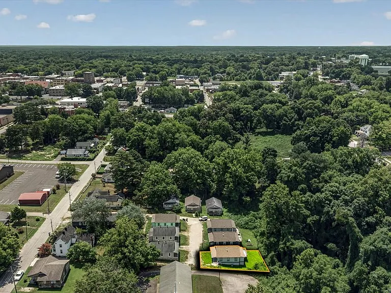 415 Spring Ct — Photo 36