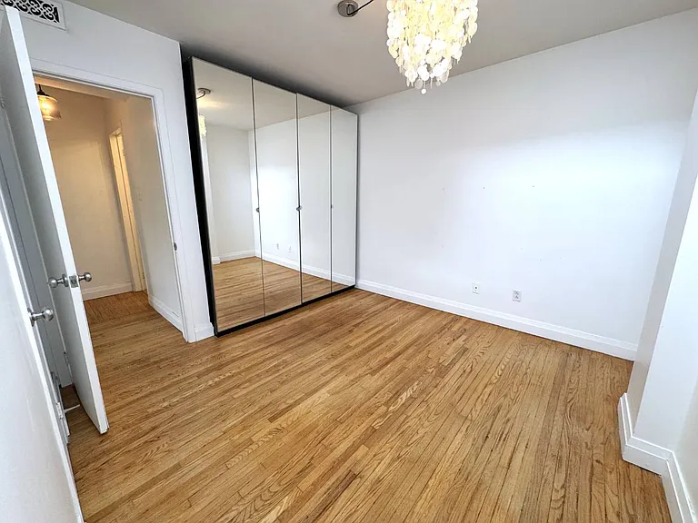 1175 Queen St E #B — Photo 16