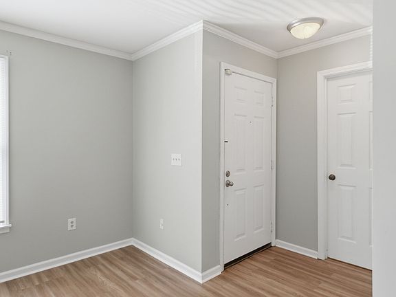 4th image of 413 Westfield Dr