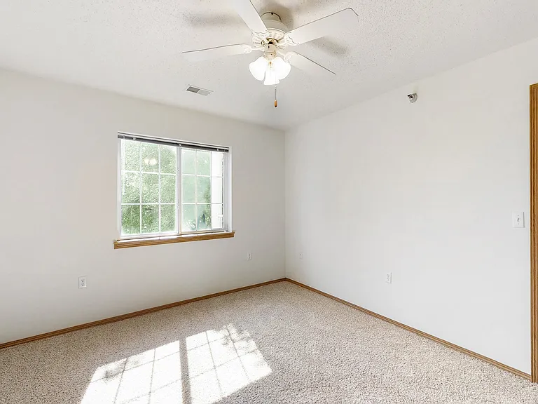 Platinum Valley Apartments — Photo 45