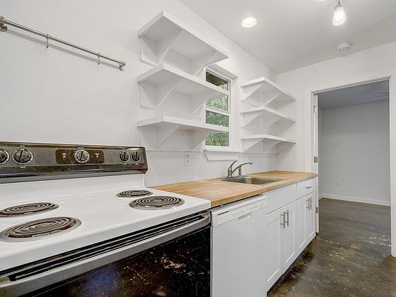 5th image of 4805 Brighton Rd #B